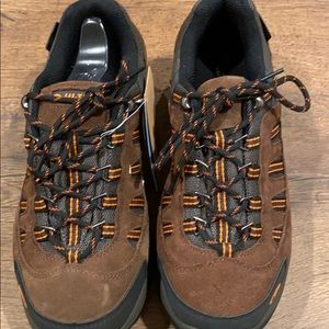BNWT HI-TEC low wide Bandera hiking shoes